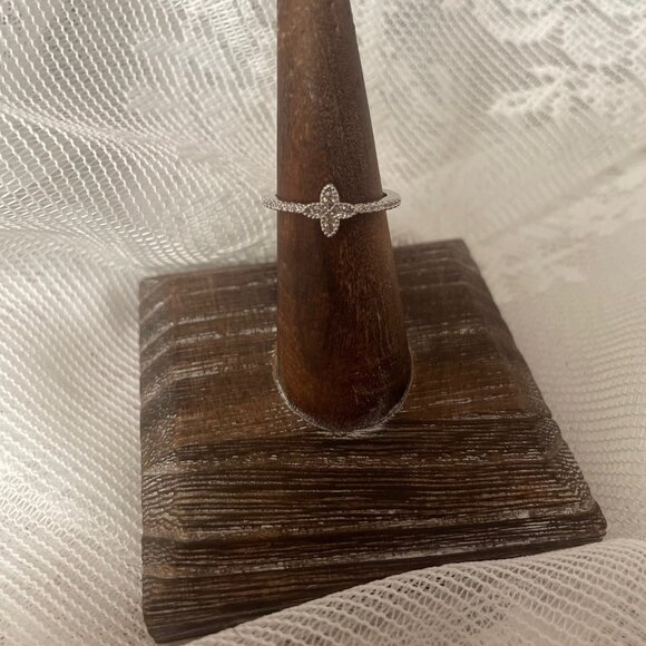 Dainty Four-Petal Clover Ring, micro-pavé sparkle Size 6 - Picture 2 of 3